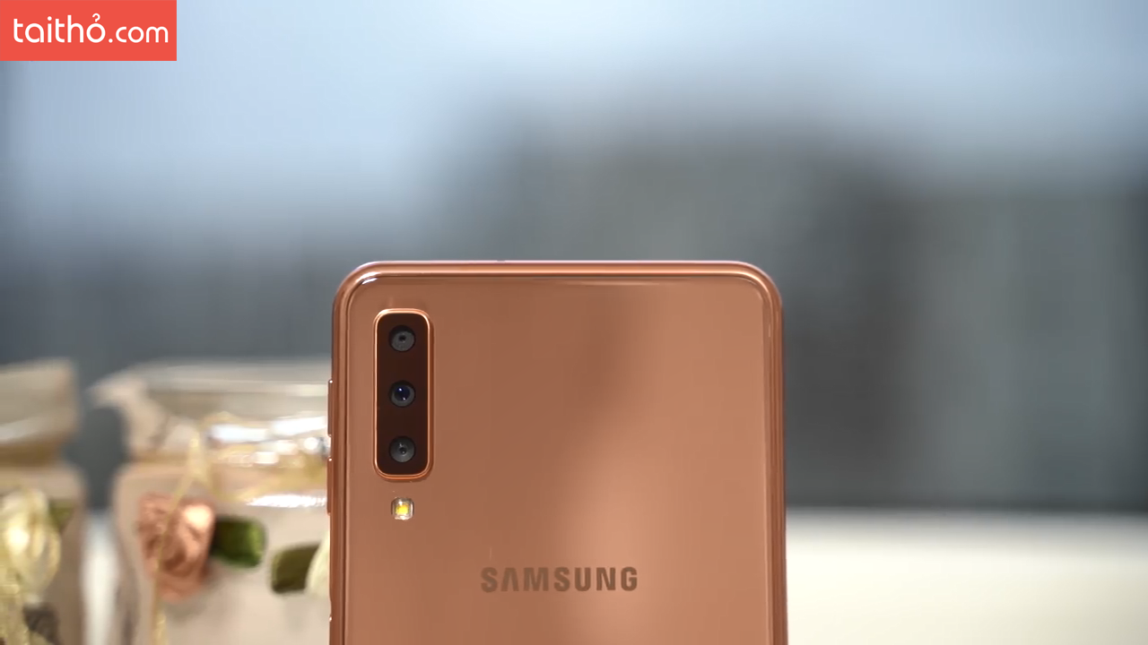 Đánh giá chi tiết Samsung Galaxy A7 2018 - Ảnh 1