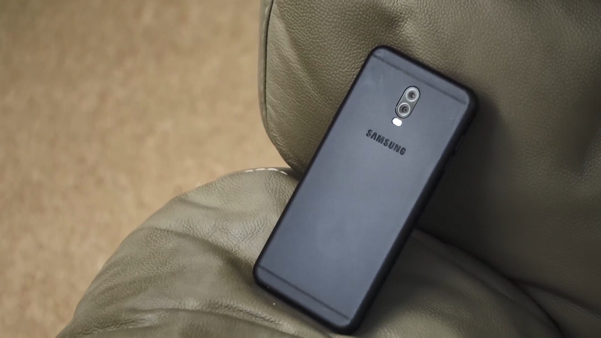 Đánh giá chi tiết Samsung Galaxy J7 Plus - Ảnh 2
