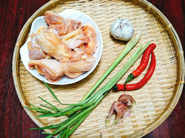 nguyen lieu mon ga xao sa ot