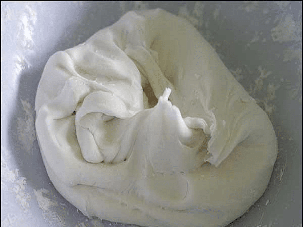 nhào bột năng làm chè bột lọc