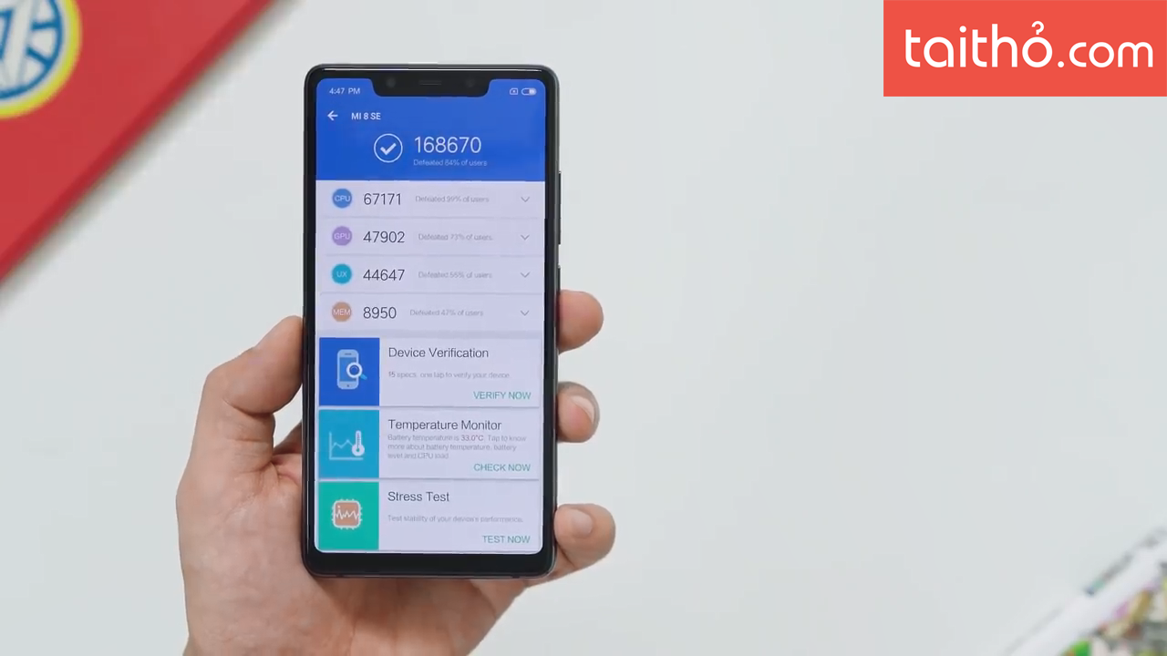 Đánh giá Xiaomi Mi 8 SE: Tai thỏ, Chip mạnh và thiết kế nam tính